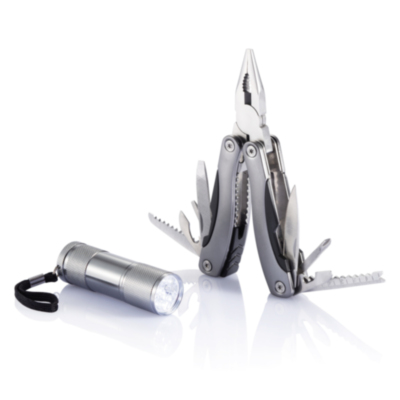 Set multiherramienta y linterna